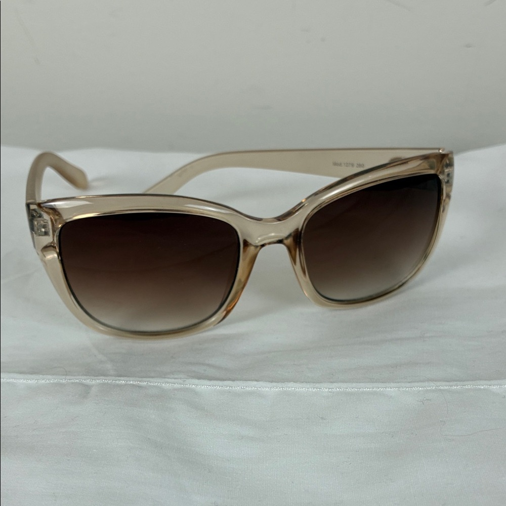 Oscar de la Renta Elegant Tan Beige Sunglasses Gradient Lens Mod. 1279 260